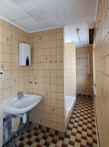 Bad mit Dusche im Obergeschoss