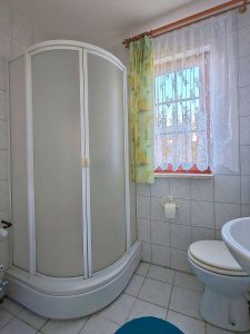 Bad Wohnung rechts