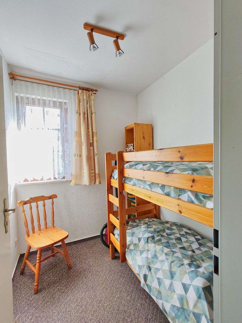 Zimmer 2 Wohnung rechts