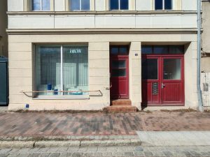 Ansicht Haus und Büroeingang