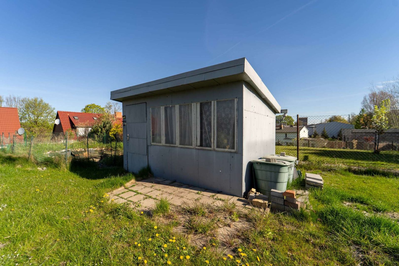 Außenansicht mit Garten