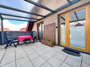 Terrasse mit Eingang Einliegerwohnung