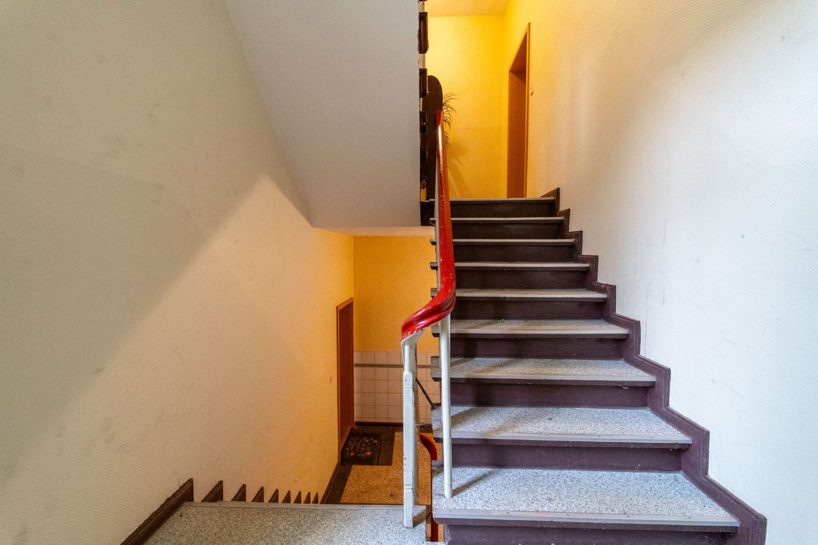 Hausflur + Treppenhaus