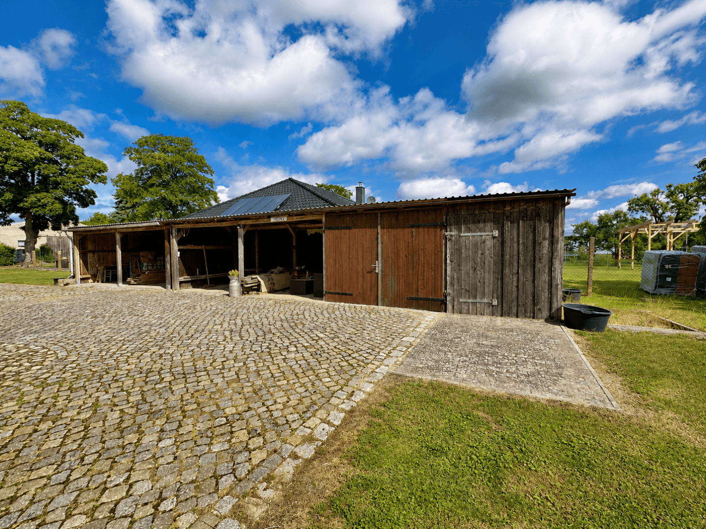 Carports und Garage