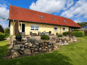 Ansicht Gartenseite mit Terrasse