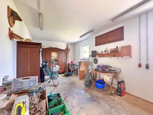 Garage mit Abstellmöglichkeiten