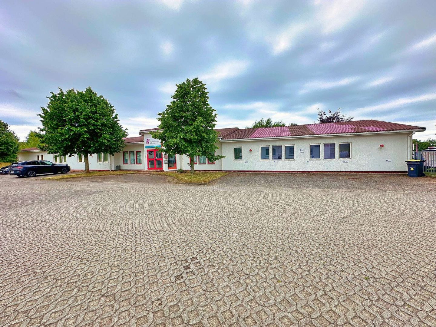 Ansicht Geschäftsgebäude