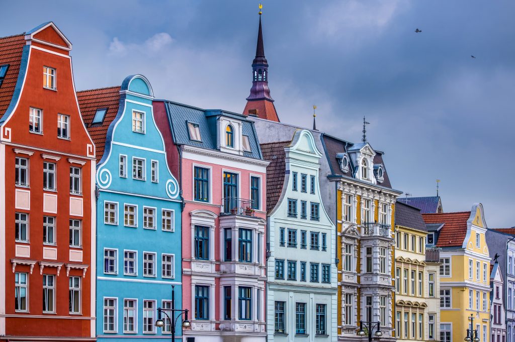 Farbige Giebelhäuser in der Rostocker Innenstadt