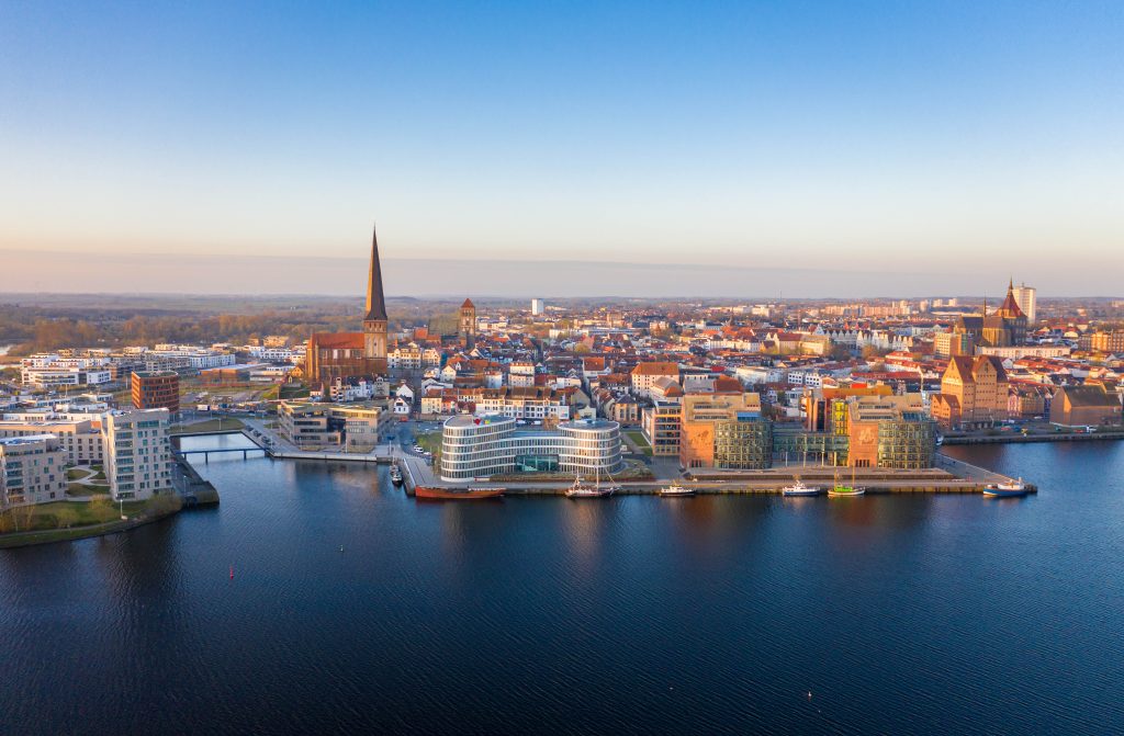 Luftbild vom Rostocker Stadthafen an der Warnow