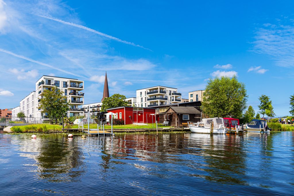 Wohnhäuser direkt am Wasser in Rostock