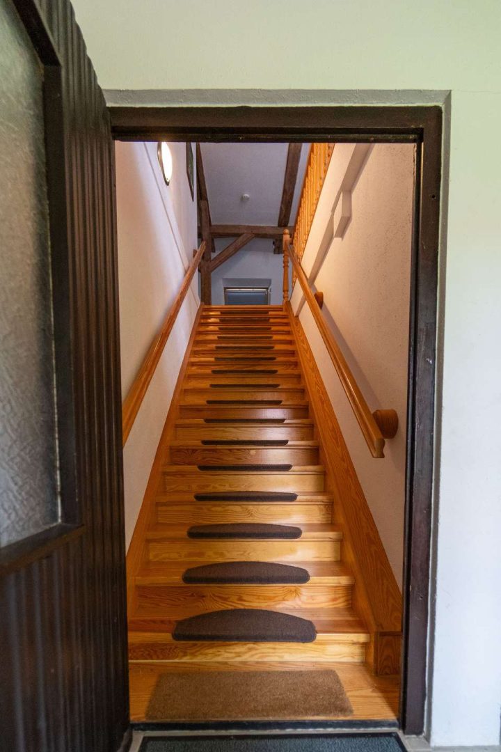 Ferienwohnung - Treppe ins OG
