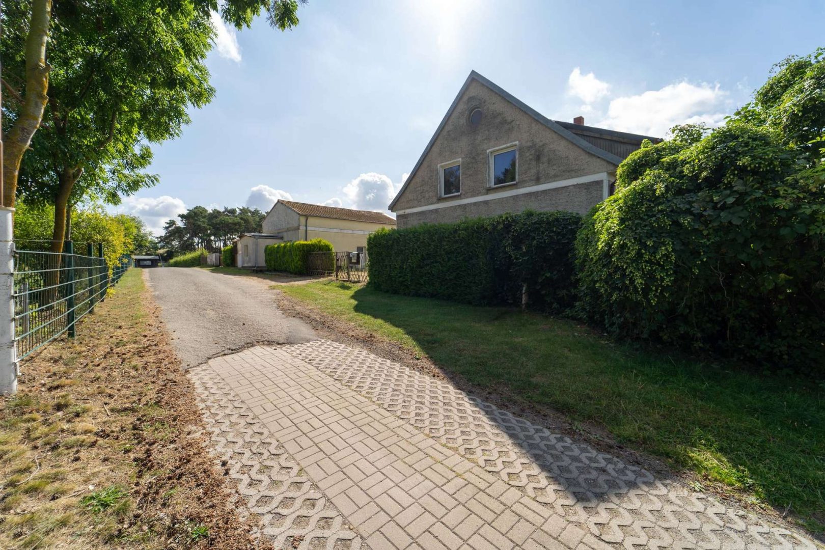 Außenansicht Straßenseite