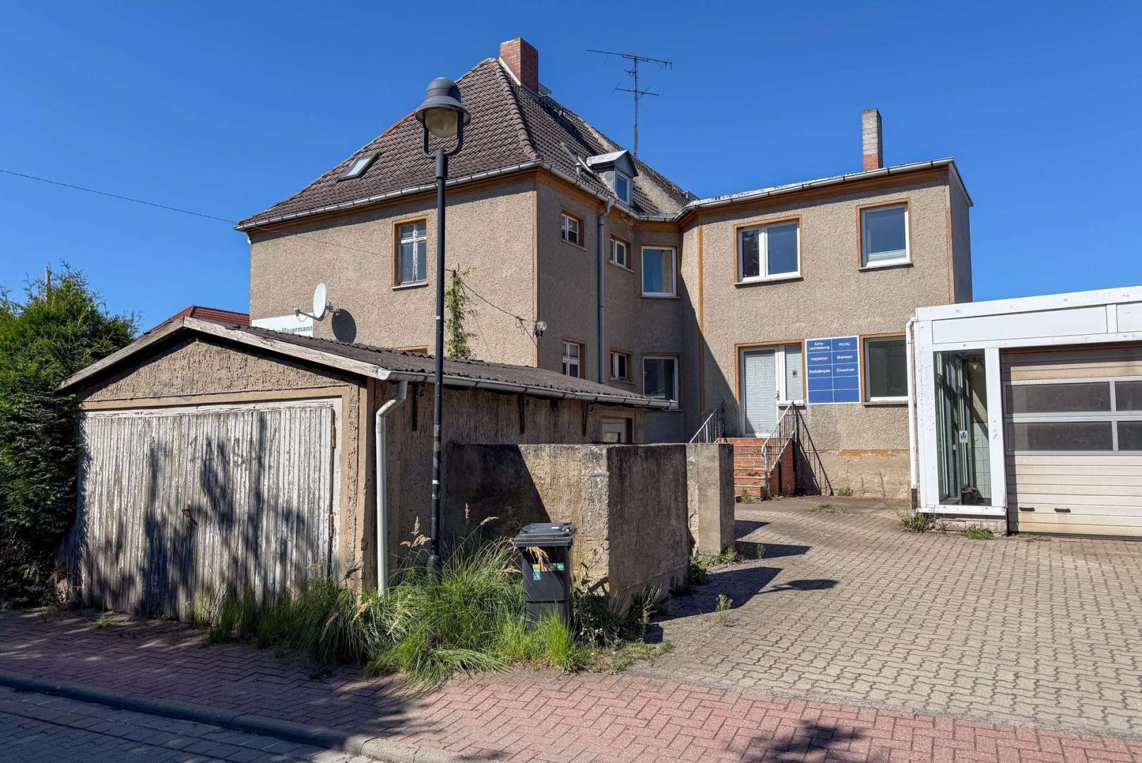 Garage vor dem Haus
