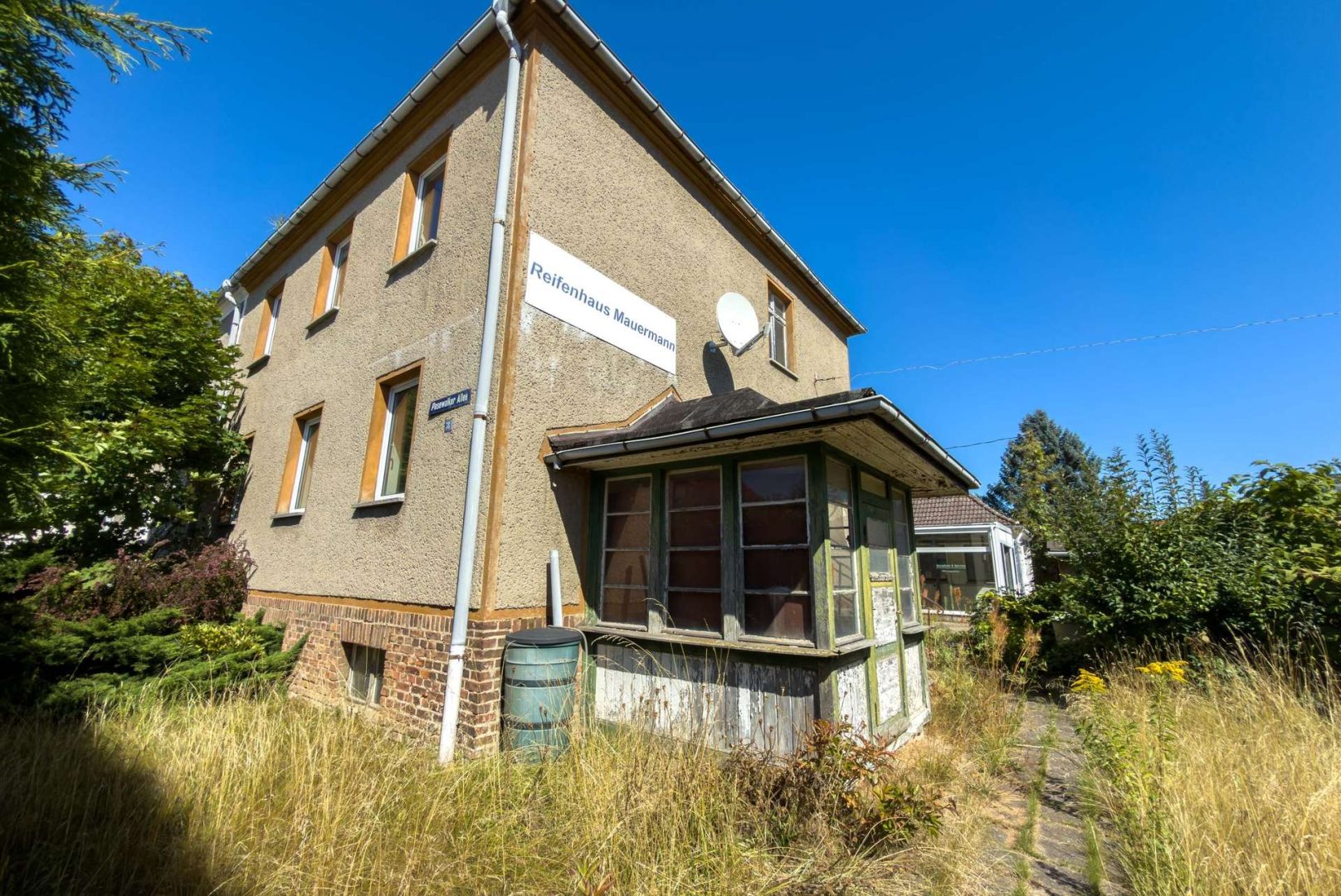 Außenansicht- Wohnhaus mit Windfang