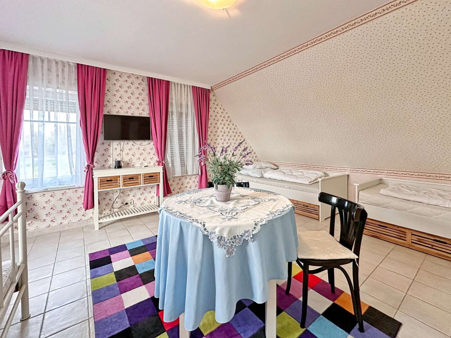 Großes Zimmer im OG