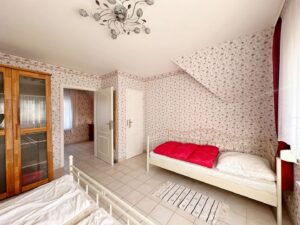 Schlafzimmer  mit eingebautem Kleiderschrank