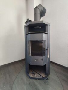 EFH 2 - Kamin im Wohnzimmer