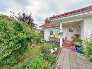 Vorgarten am Wohnhaus