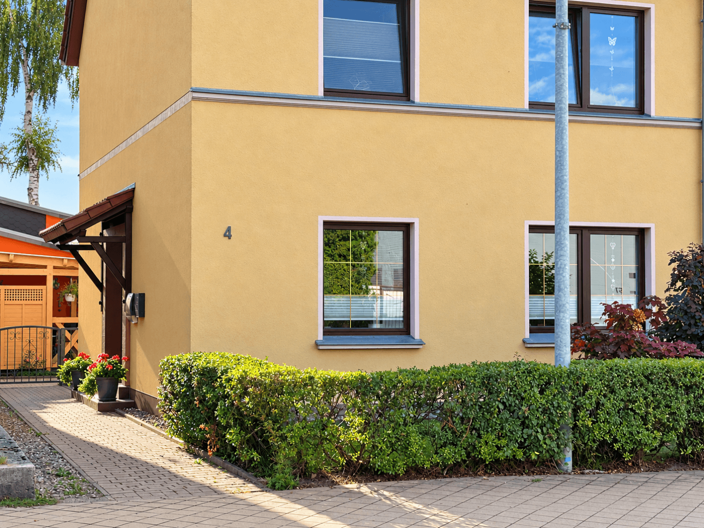 Ansicht Hauseingang linke Hausseite