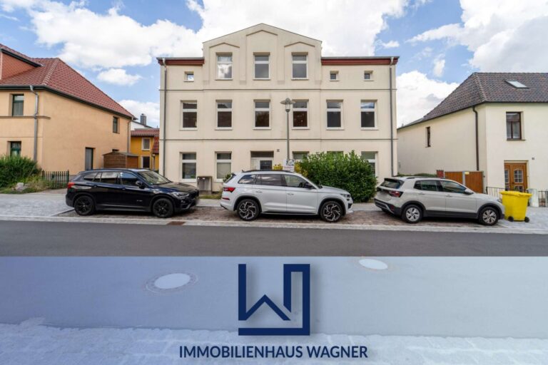 Außenansicht + Grundstück